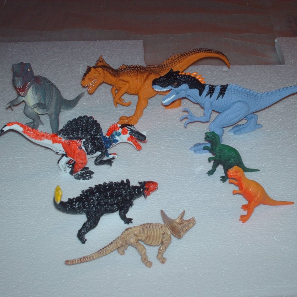 Lot of 8 toy dinosaurs